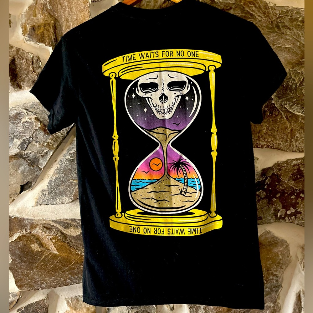 SOLD—-🖤 COOL T-Shirt